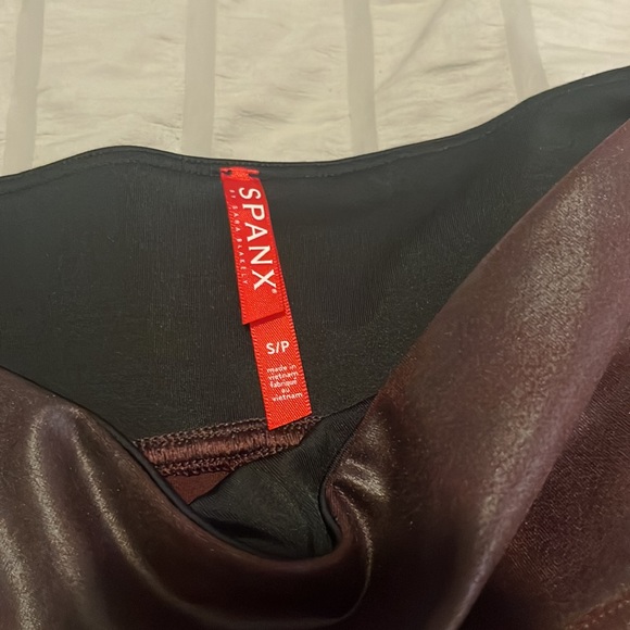 SPANX faux leather leggings wine burgundy pants size small shiny - Picture 6 of 7